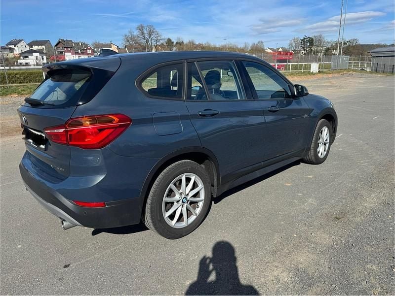 Blau Gebraucht 2018 BMW X1 SUV | 17.000 € (Superpreis) - Bild 1/4