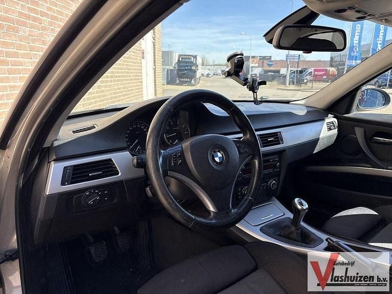 Gebraucht BMW 320 Executive 150 PS (110 kW) 2007 Braun Limousine