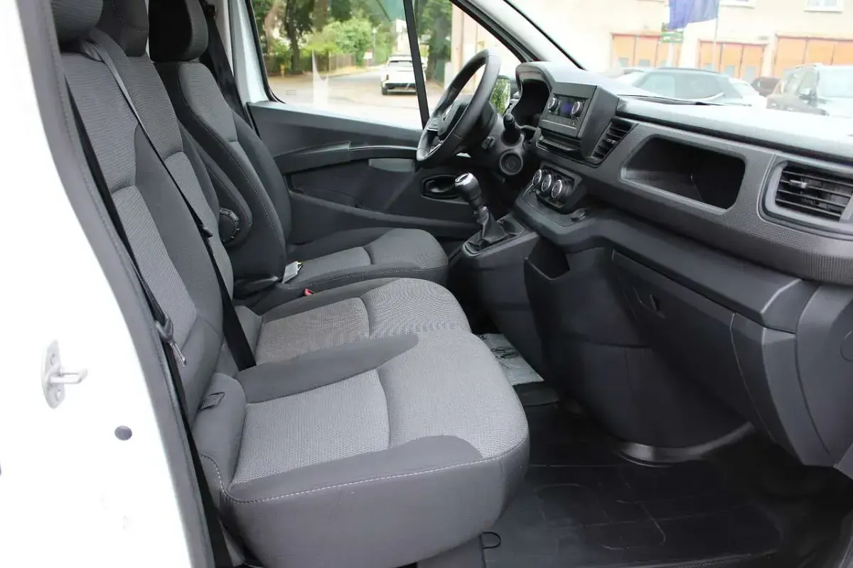 Gebraucht Renault Trafic 110 PS (80 kW) 2024 Weiß Van / Kleinbus