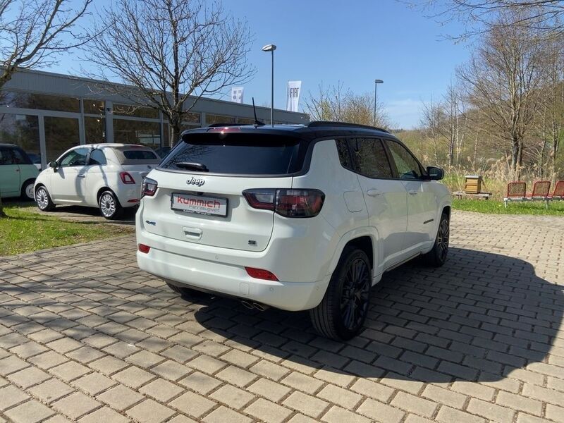 Gebraucht Jeep Compass 179 PS (131 kW) 2022 Zweifarblackierung alpine whi SUV