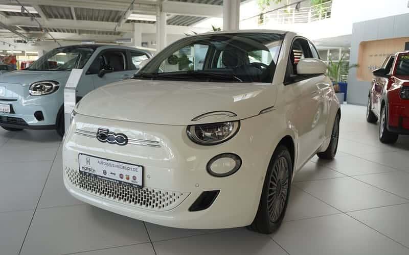 Weiß Neu 2025 Fiat 500e Limousine | 28.990 € (Etwas zu teuer) - Bild 1/4