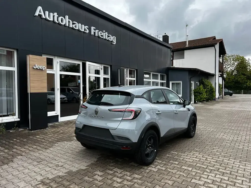 Käytetty Renault Captur Evolution 91 HP (66 kW) 2024 Harmaa Katumaasturi
