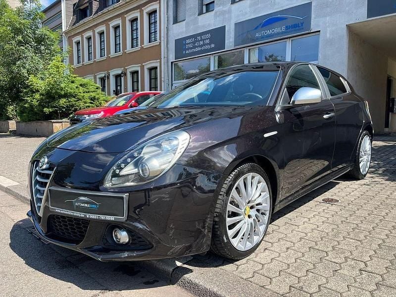 Schwarz Gebraucht 2015 Alfa Romeo Giulietta Turismo Kleinwagen | 5.990 € (Guter Preis) - Bild 1/4