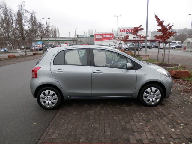 Silber metallic Gebraucht 2006 Toyota Yaris Sol Kleinwagen | 5.300 € (Teuer) - Bild 1/4