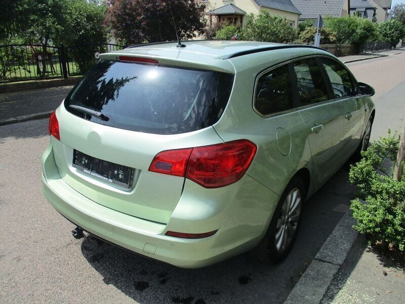 Gebraucht Opel Astra Design Edition 116 PS (85 kW) 2011 Grün Kombi