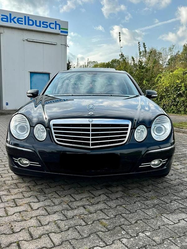 Gebraucht Mercedes E280 Avantgarde 190 PS (139 kW) 2007 Schwarz Limousine