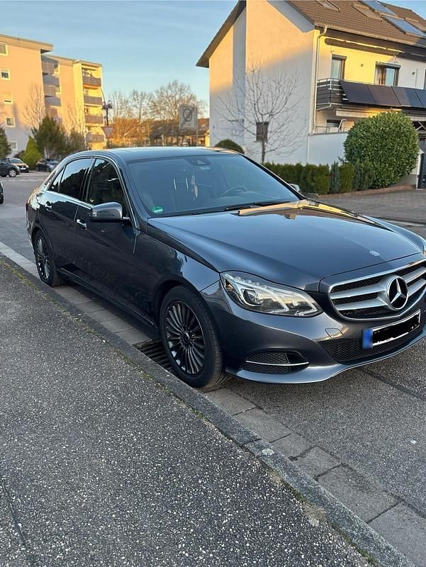Gebraucht Mercedes E250 204 PS (150 kW) 2017 Grau Limousine