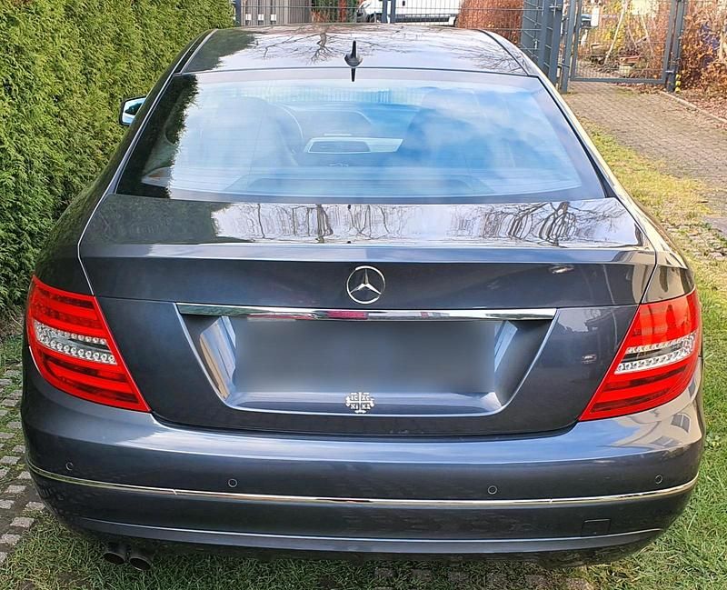 Gebraucht Mercedes C180 156 PS (114 kW) 2012 Grau Coupé
