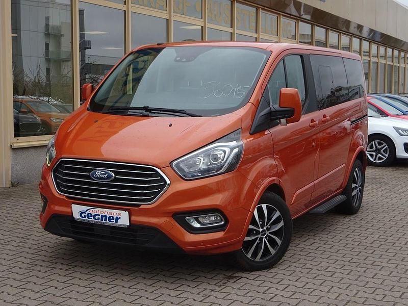 Gebraucht Ford Tourneo Titanium 170 PS (125 kW) 2018 Orange Van / Kleinbus