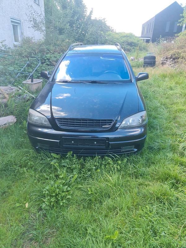 Schwarz Gebraucht 2001 Opel Astra Kombi | 900 € (Fairer Preis) - Bild 1/4
