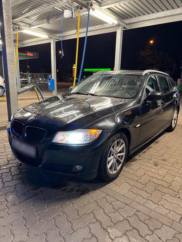 Gebraucht BMW 320 184 PS (135 kW) 2012 Schwarz Kombi