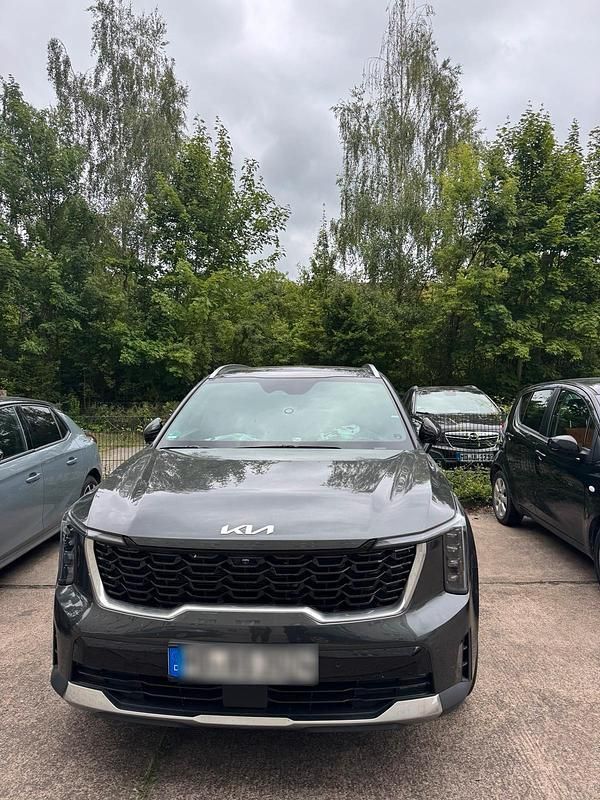 Grau Gebraucht 2024 Kia Sorento Platinum SUV | 52.500 € (Fairer Preis) - Bild 1/4