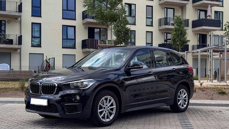 Schwarz Gebraucht 2018 BMW X1 SUV | 15.900 € (Superpreis) - Bild 1/4