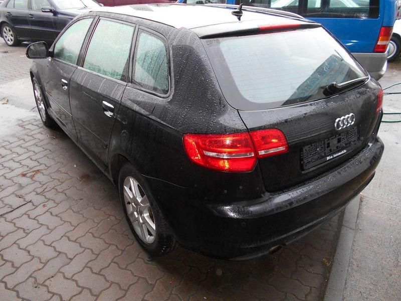 Gebraucht Audi A3 Attraction 105 PS (77 kW) 2012 Schwarz Limousine