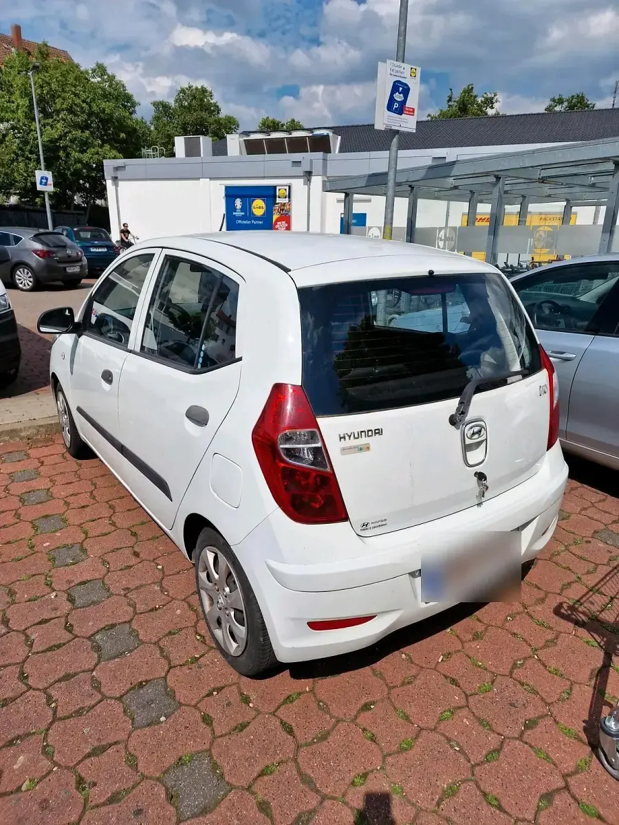 Gebraucht Hyundai i10 69 PS (50 kW) 2012 Weiß Kleinwagen