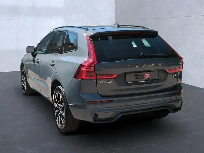 Gebraucht Volvo XC60 Plus 197 PS (144 kW) 2023 Grau SUV