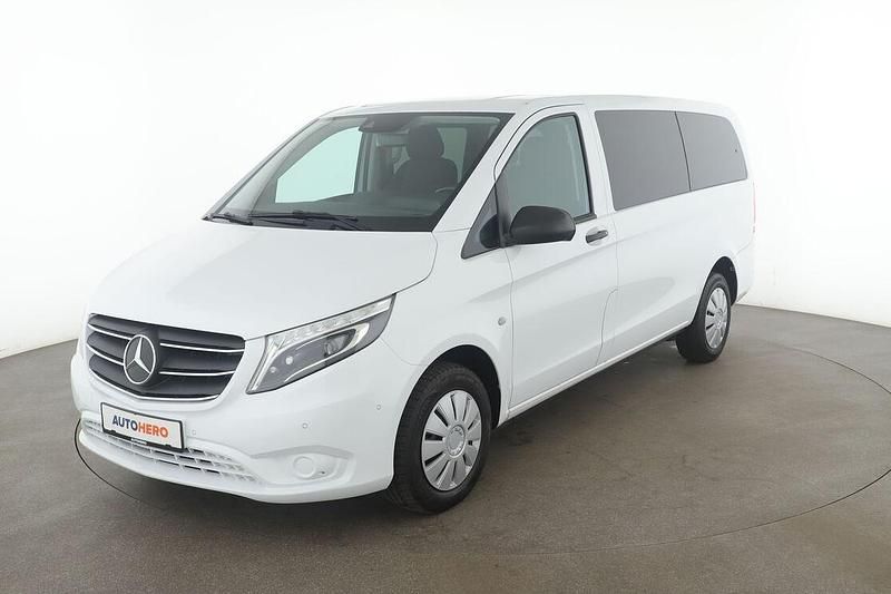 Weiß Gebraucht 2022 Mercedes Vito Edition Van / Kleinbus | 32.840 € (Teuer) - Bild 1/3