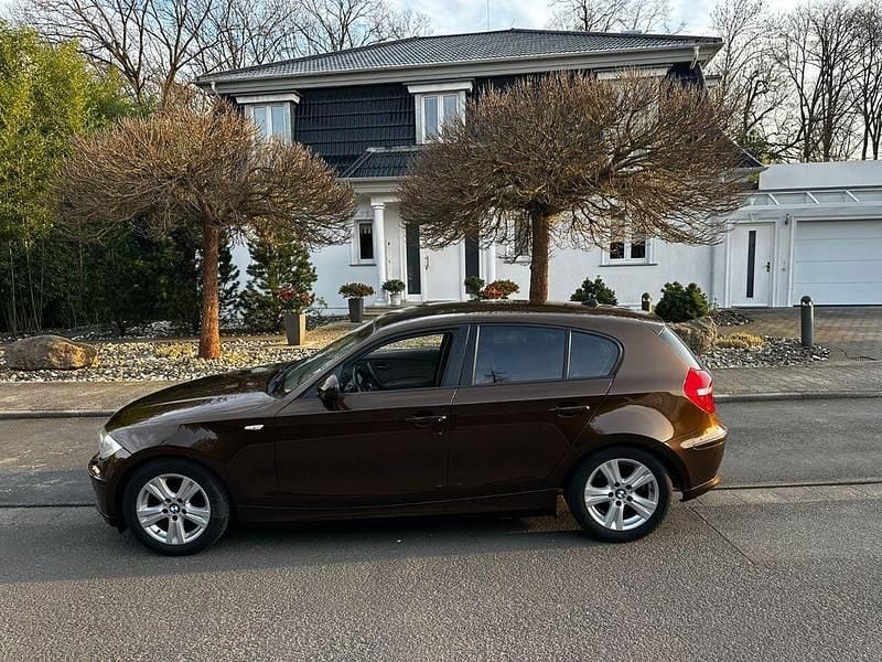 Gebraucht BMW 116 122 PS (89 kW) 2011 Braun Kleinwagen