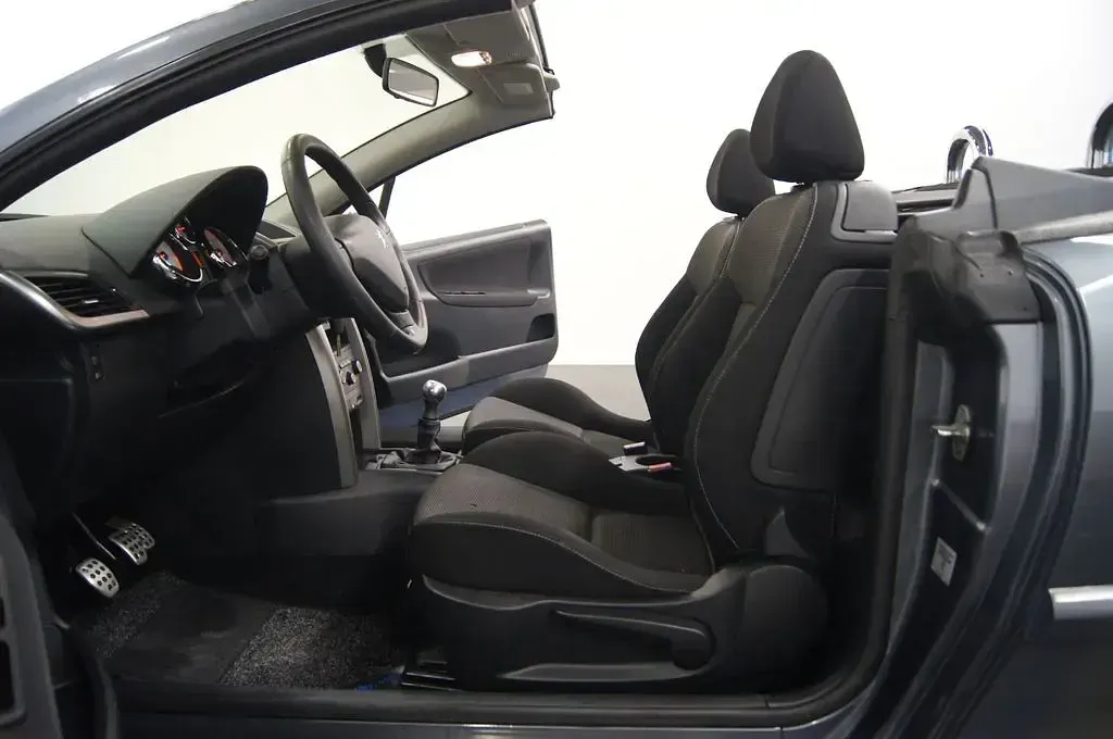 Gebraucht Peugeot 207 CC Premium 120 PS (88 kW) 2010 Grau Cabrio