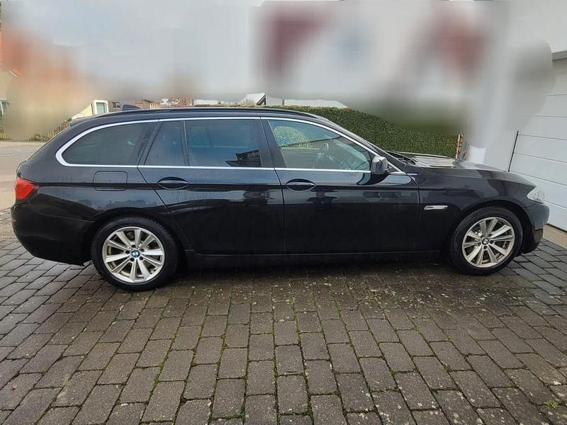 Schwarz Gebraucht 2013 BMW 520 Luxury Line Kombi | 7.300 € (Superpreis) - Bild 1/4