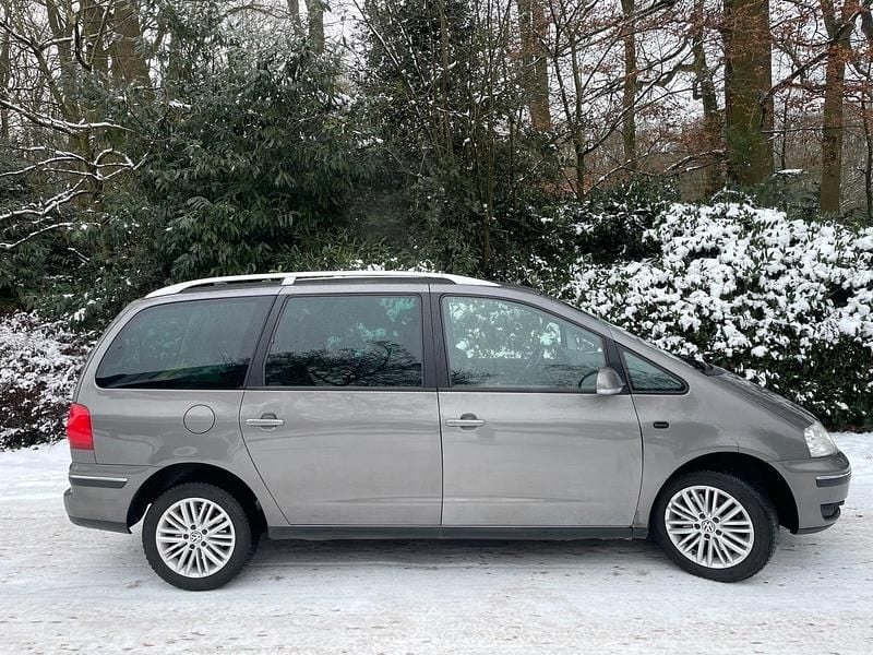 Grau Gebraucht 2009 VW Sharan Highline Van / Kleinbus | 3.100 € (Guter Preis) - Bild 1/4