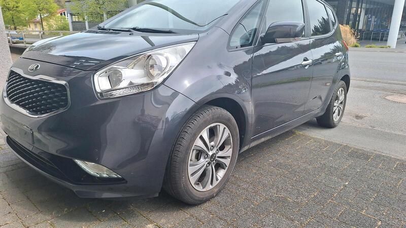 Grau Gebraucht 2018 Kia Venga DREAM-TEAM Edition Kleinwagen | 11.000 € (Guter Preis) - Bild 1/4
