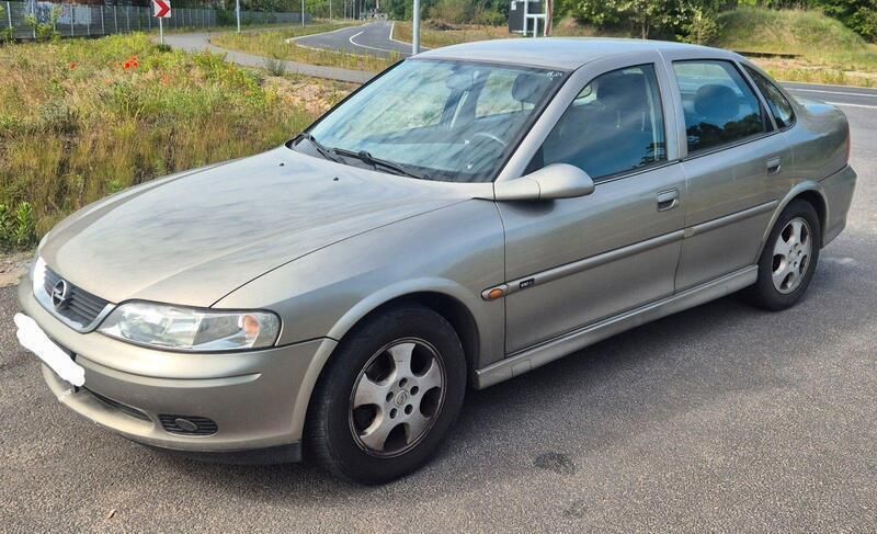 Gold Gebraucht 1999 Opel Vectra Edition Limousine | 499 € (Superpreis) - Bild 1/4