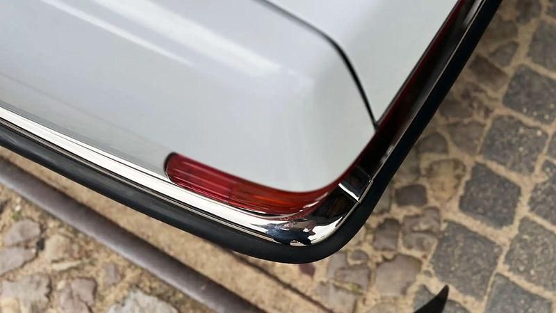 Gebraucht Mercedes 560 234 PS (172 kW) 1987 Weiß Cabrio