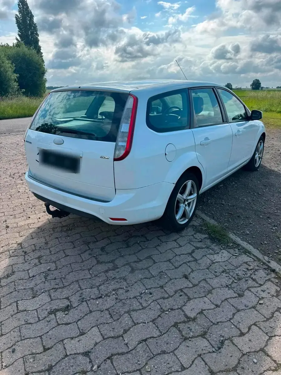 Gebraucht Ford Focus 109 PS (80 kW) 2009 Weiß Kombi