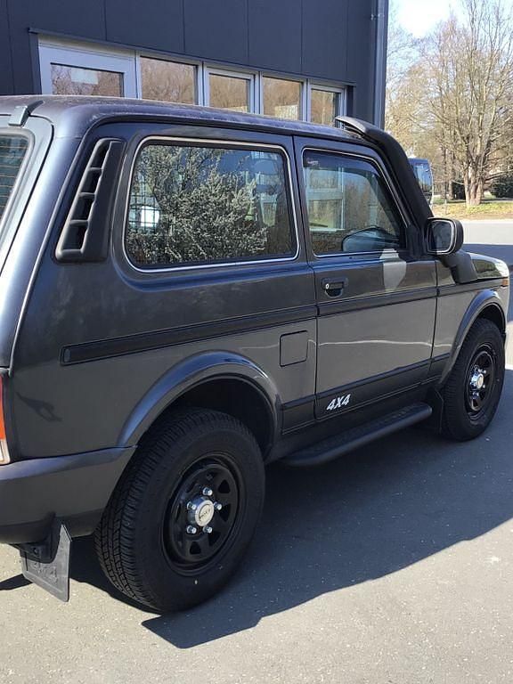 Gebraucht Lada Urban 77 PS (56 kW) 2017 SUV