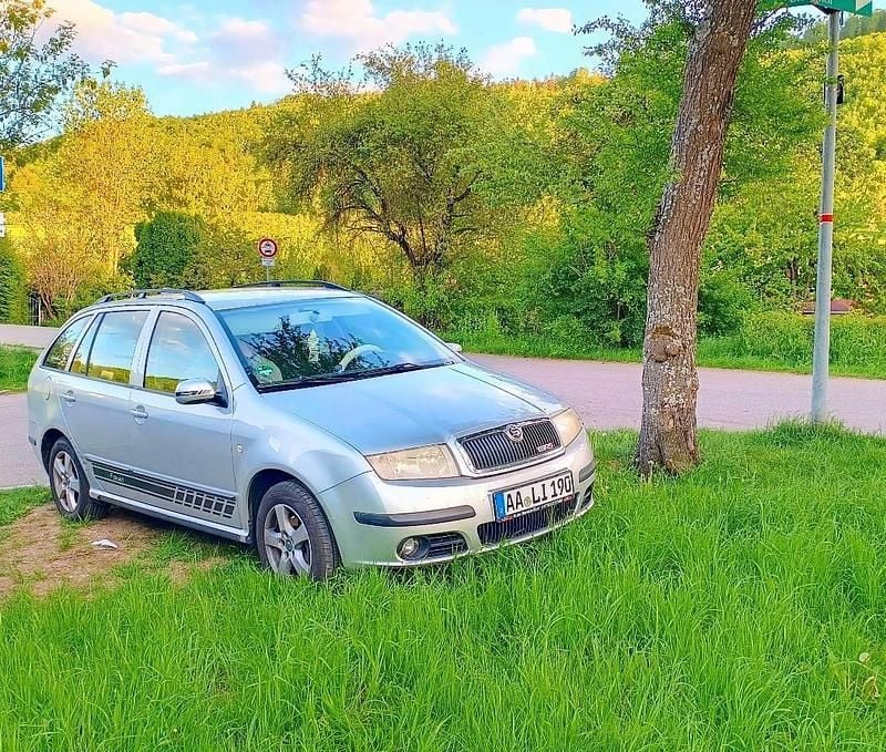 Grau Gebraucht 2007 Skoda Fabia Kombi | 1.100 € (Guter Preis) - Bild 1/4