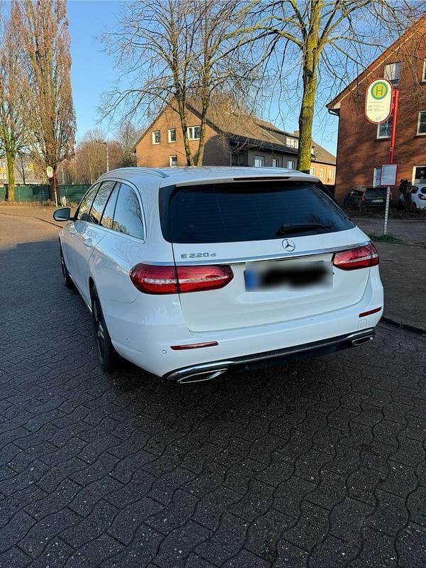 Gebraucht Mercedes E220 194 PS (142 kW) 2019 Weiß Kombi