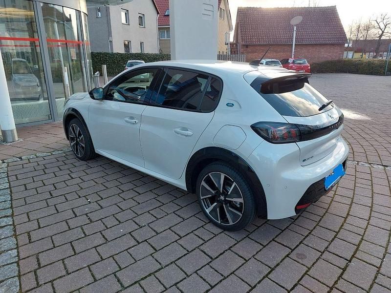 Weiß Gebraucht 2022 Peugeot e-208 GT Kleinwagen | 14.500 € (Superpreis) - Bild 1/1