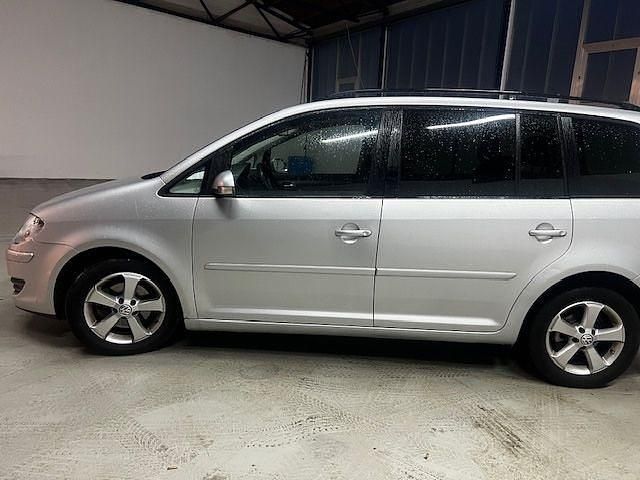 Gebraucht VW Touran Trendline 105 PS (77 kW) 2007 Silber Van / Kleinbus