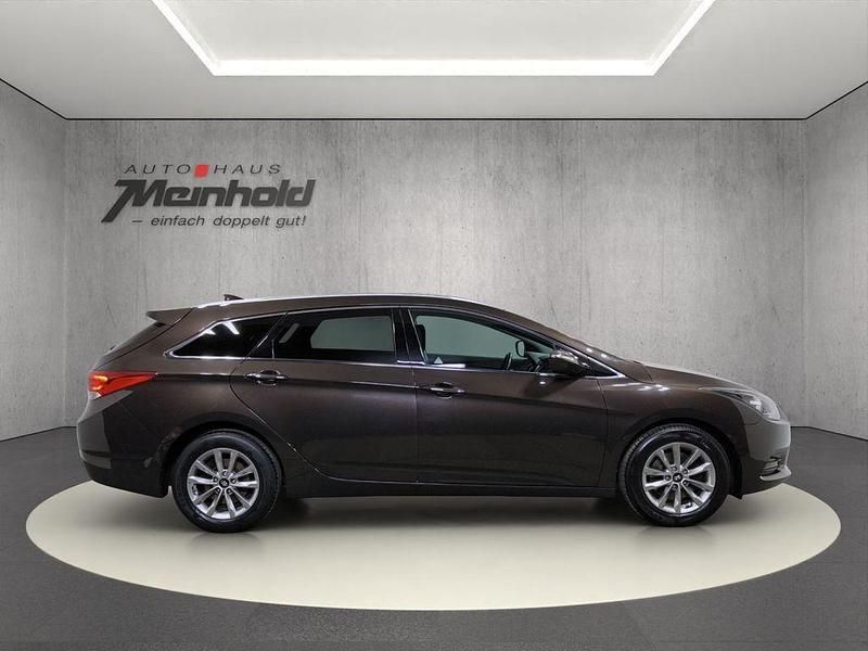 Gebraucht Hyundai i40 Trend 135 PS (99 kW) 2018 Braun Kombi