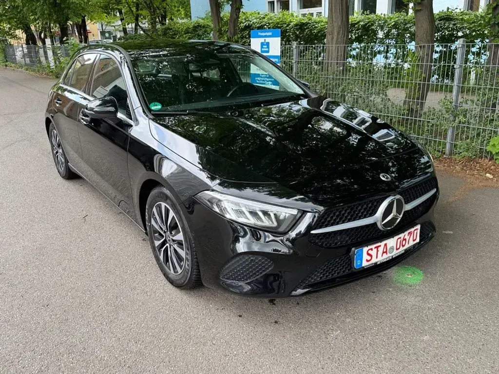 Gebraucht Mercedes A200 150 PS (110 kW) 2023 Schwarz Limousine