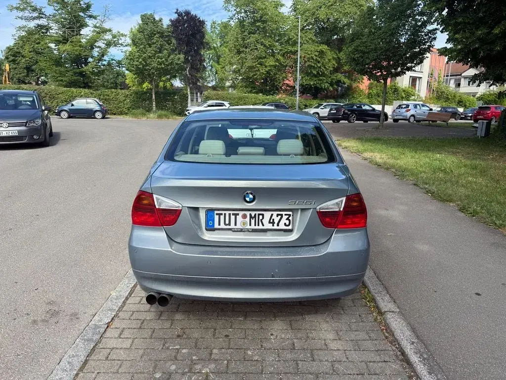 Gebraucht BMW 325 218 PS (160 kW) 2006 Grau Limousine