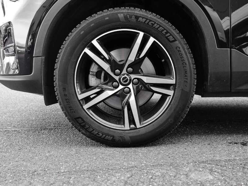 Gebraucht Volvo XC40 Plus 163 PS (119 kW) 2023 Schwarz SUV