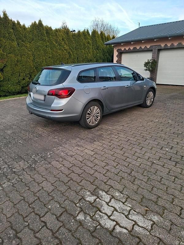 Używany Opel Astra Design Edition 160 KM (117 kW) 2011 Szary Kombi