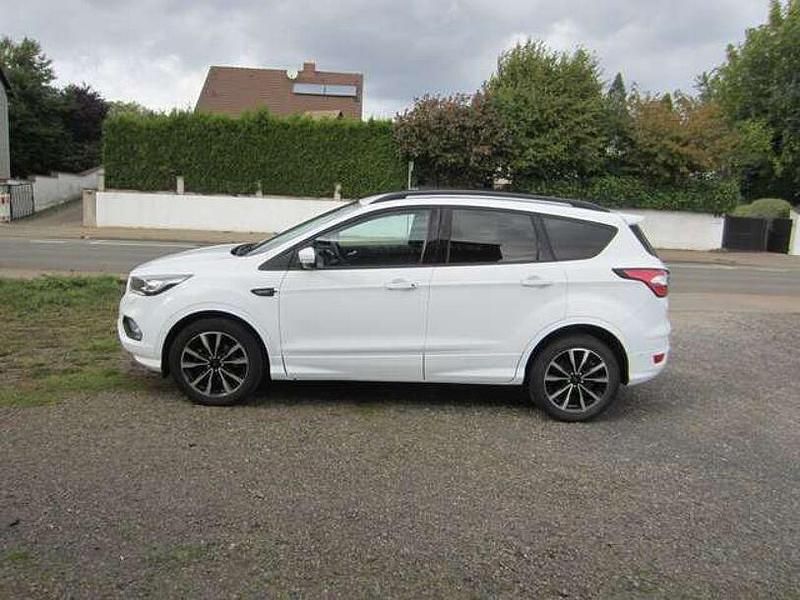 Frostweiß Gebraucht 2018 Ford Kuga ST-Line SUV | 15.750 € (Fairer Preis) - Bild 1/4