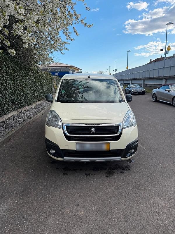 Gebraucht Peugeot TePee 99 PS (72 kW) 2017 Beige Kombi