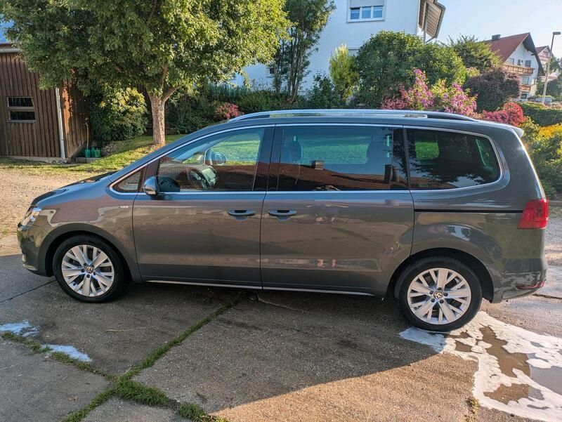 Grau Gebraucht 2013 VW Sharan Life Van / Kleinbus | 15.500 € - Bild 1/4