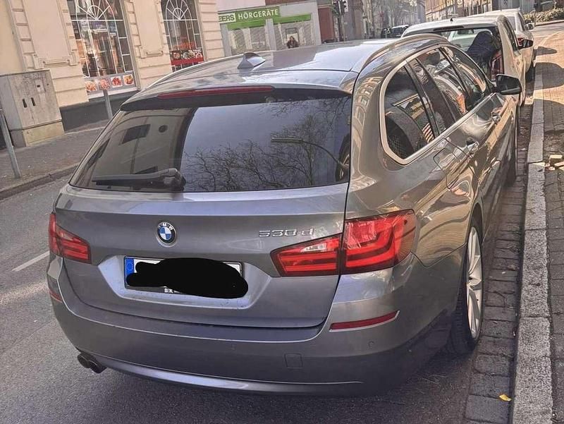 Gebraucht BMW 530 258 PS (189 kW) 2012 Grau Kombi