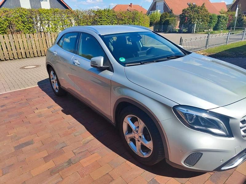 Gebraucht Mercedes GLA180 122 PS (89 kW) 2017 Silber SUV