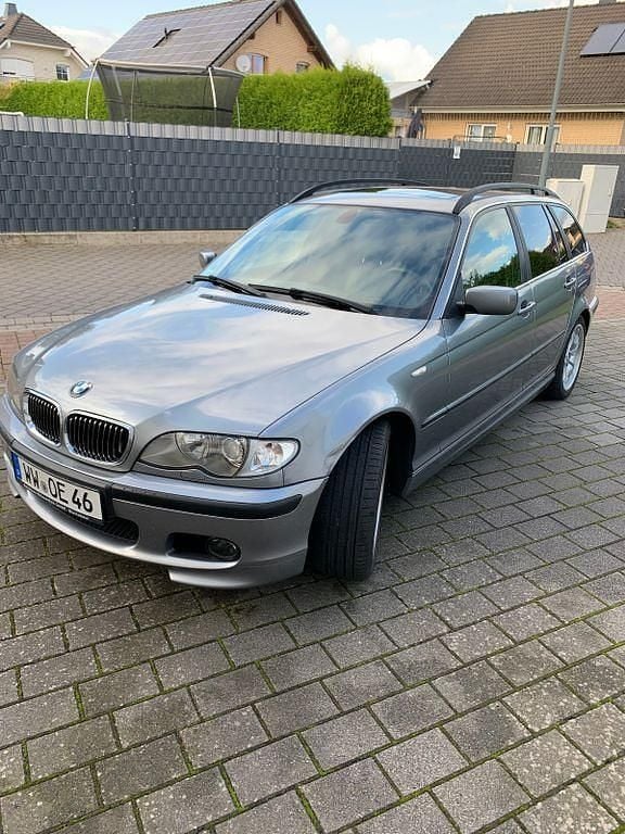 Silber Gebraucht 2003 BMW 330 Exclusive Kombi | 3.700 € (Guter Preis) - Bild 1/4
