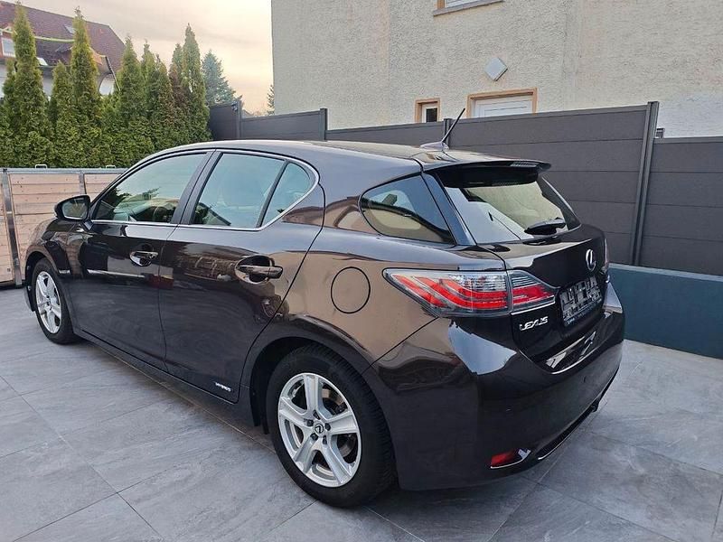 Gebraucht Lexus CT200h Luxury Line 99 PS (72 kW) 2013 Braun Limousine
