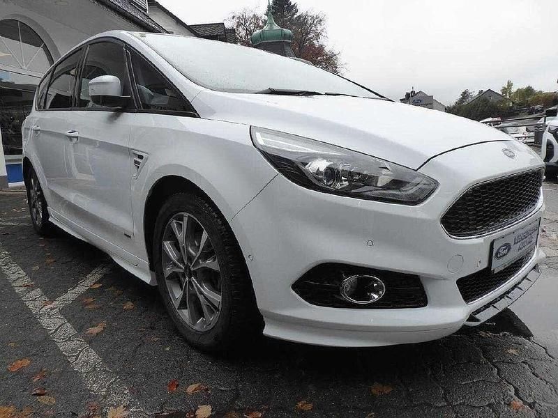 Gebraucht Ford S-MAX ST-Line 190 PS (139 kW) 2018 Frostweiß Van / Kleinbus