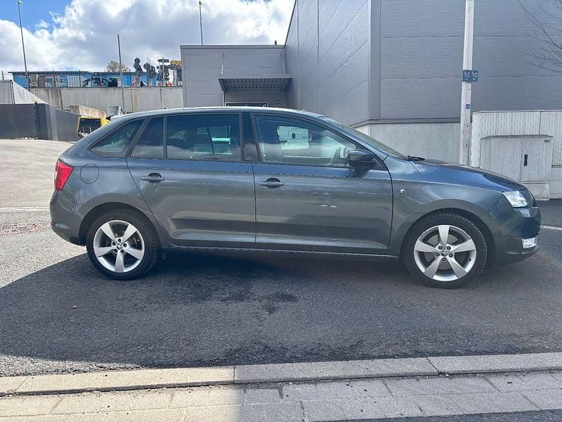 Gebraucht Skoda Rapid Active 105 PS (77 kW) 2014 Grau Kleinwagen