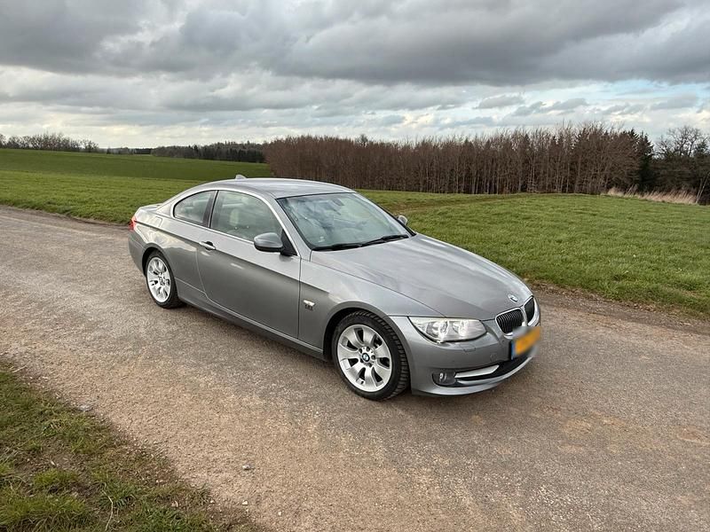 Gebraucht BMW 330 245 PS (180 kW) 2012 Grau Coupé