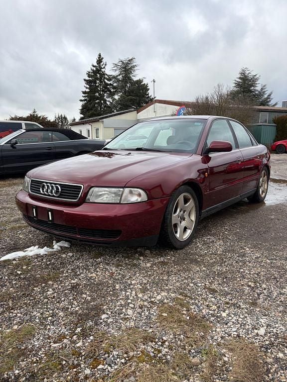 Gebraucht Audi A4 150 PS (110 kW) 1998 Rot Limousine